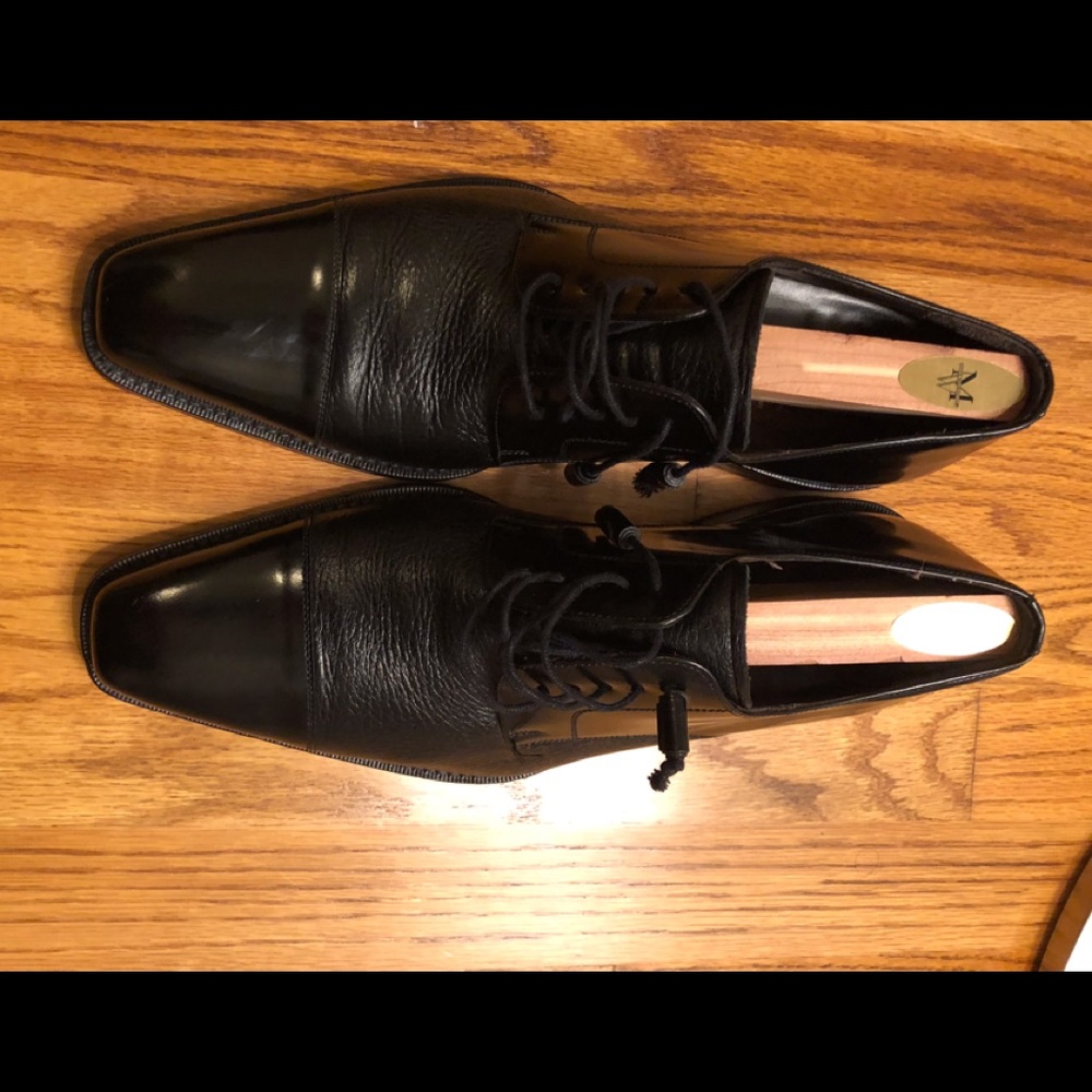 Black Mezlan 9 1/2 super ELEGANT and look like NEW